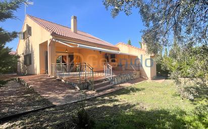 Jardí de Casa o xalet en venda en Zarzuela del Monte amb Calefacció