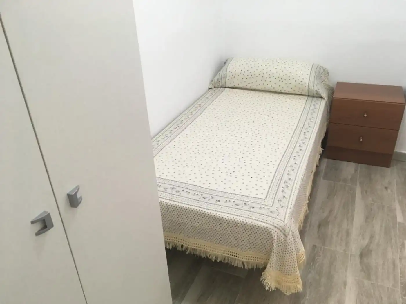 Dormitori de Pis de lloguer en Valencia amb Terrassa, Moblat i Balcó