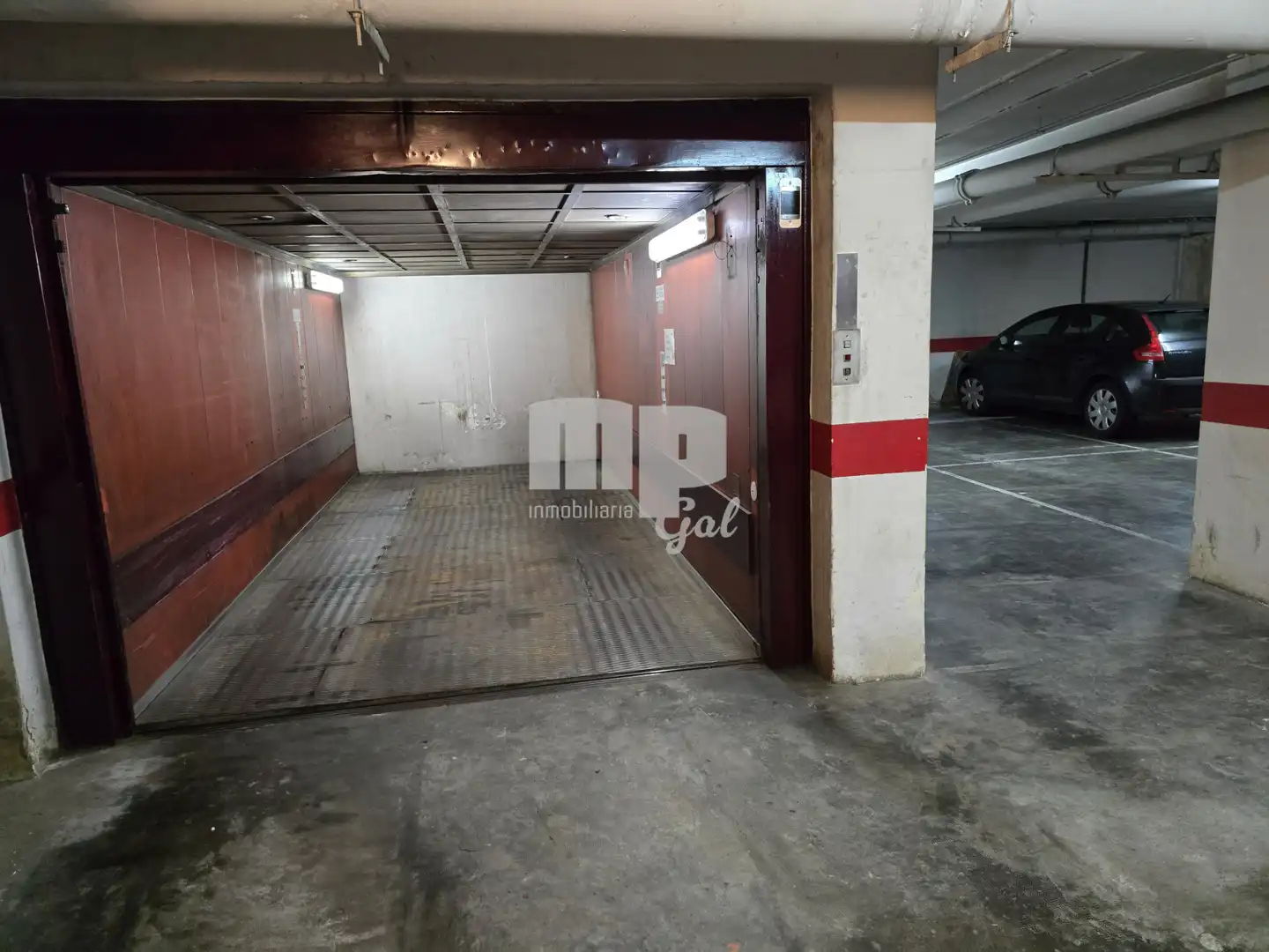 Parking de Oficina en venta en Vigo  con Calefacción
