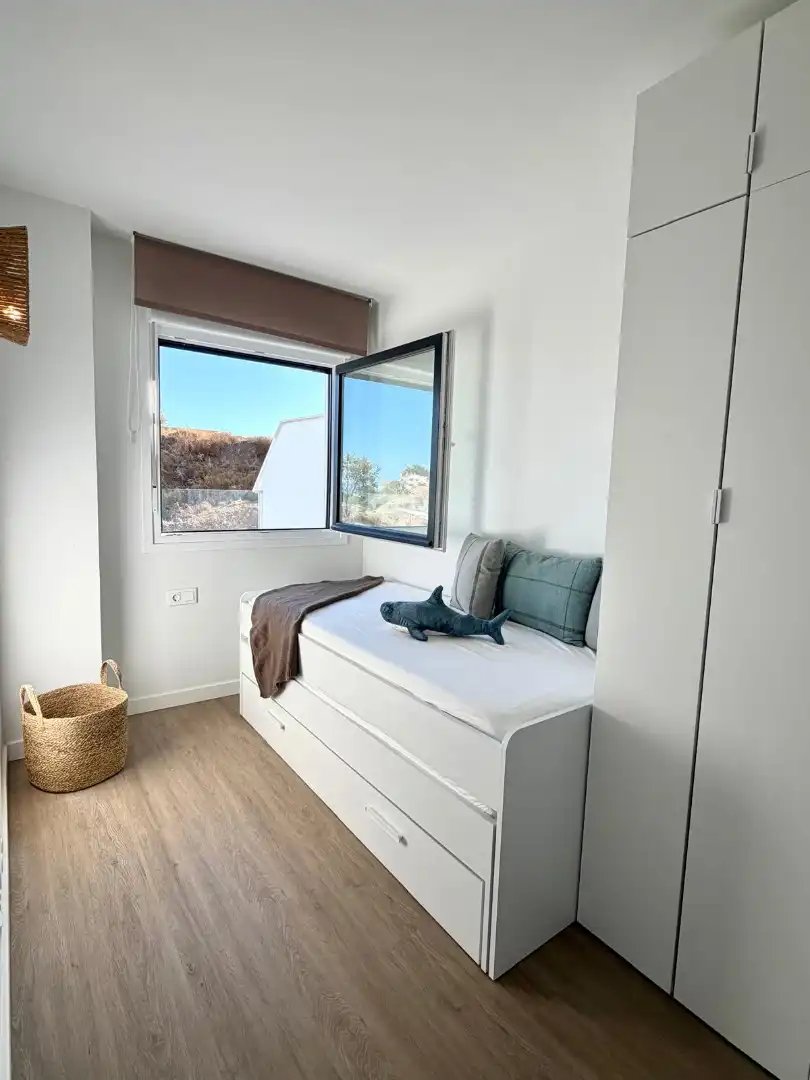 Schlafzimmer von Wohnung zur Miete in Fuengirola mit Klimaanlage, Terrasse und Möbliert