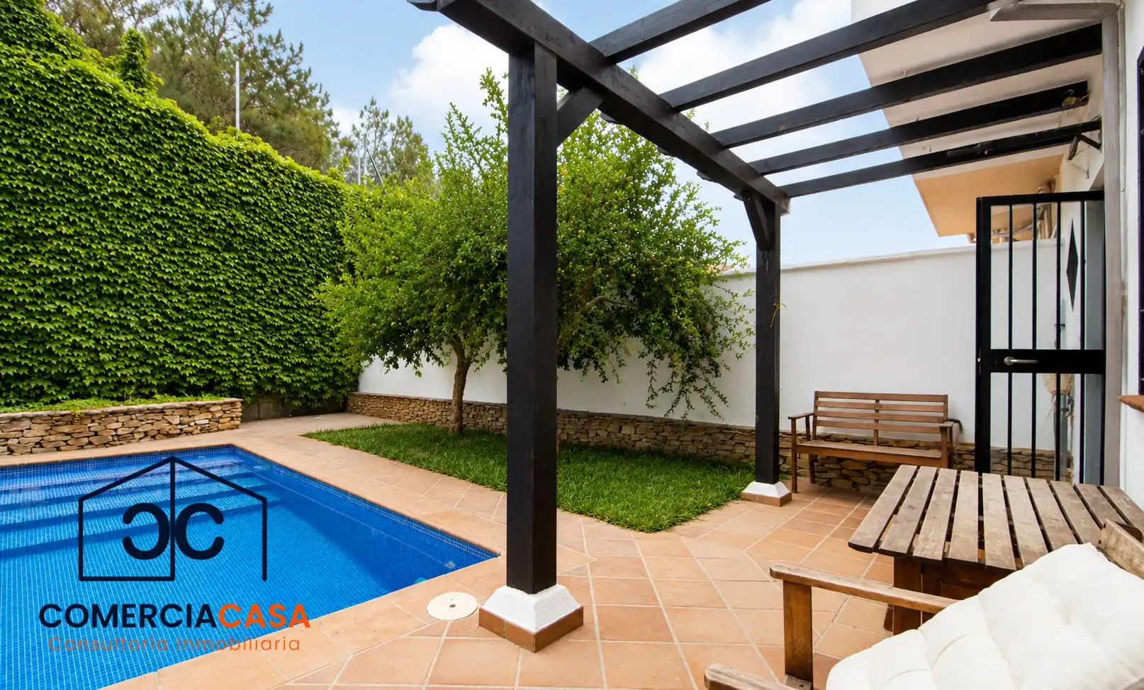 Piscina de Casa o chalet en venta en Jun con Calefacción, Trastero y Piscina