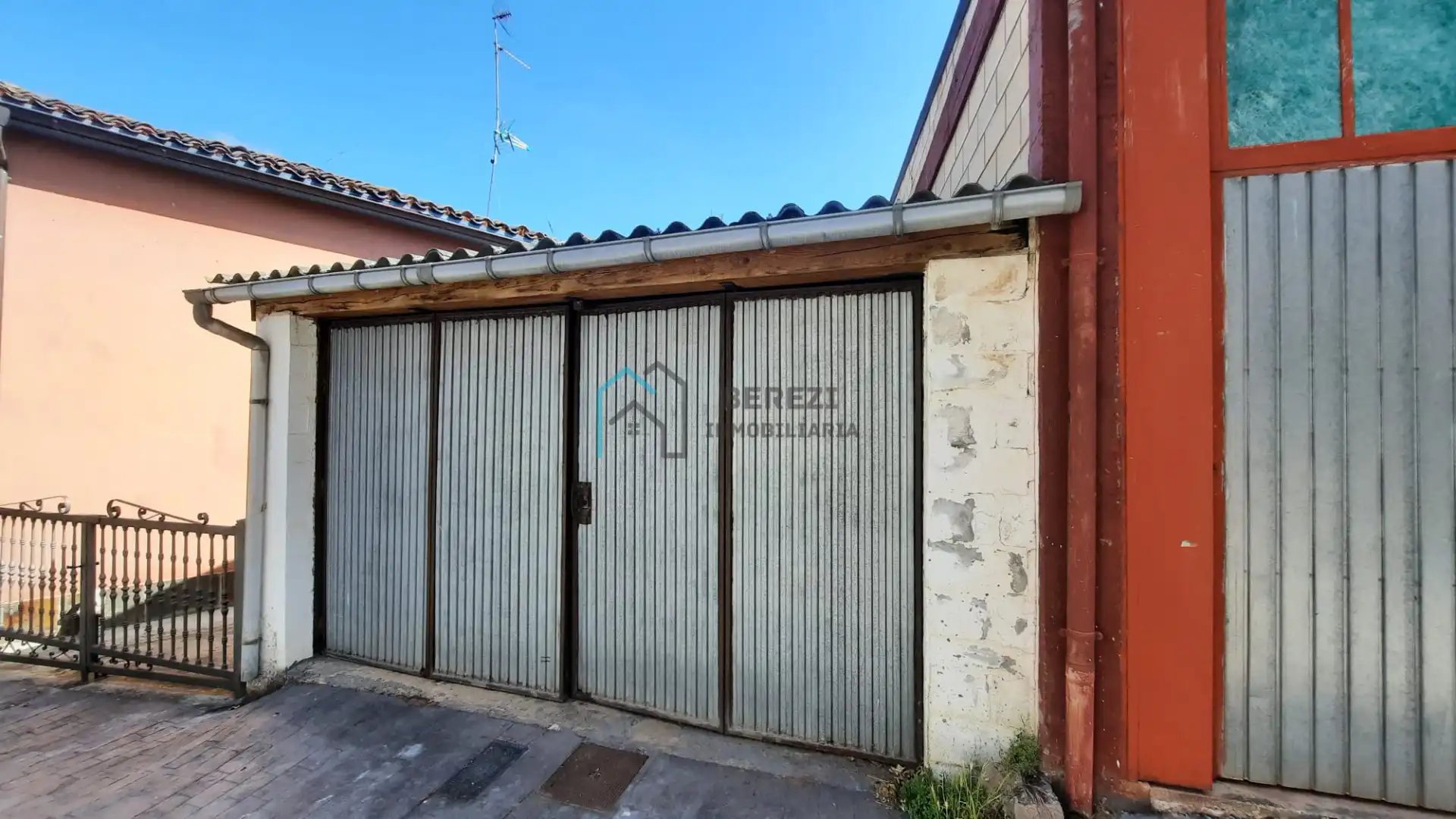 Parking of Houses for sale in Camprovín  with Terrace, Storage room and Furnished