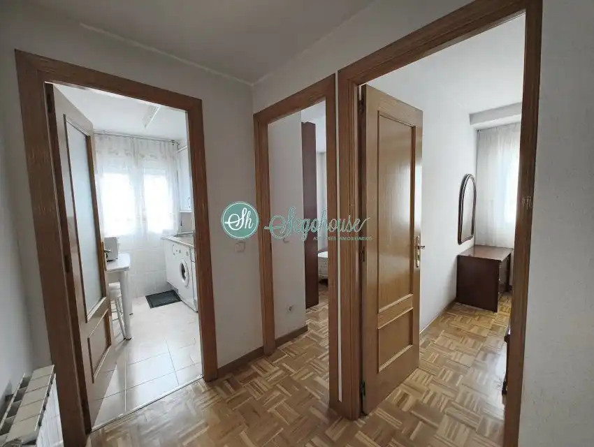 Habitación de Piso de alquiler en San Cristóbal de Segovia con Calefacción, Parquet y Amueblado