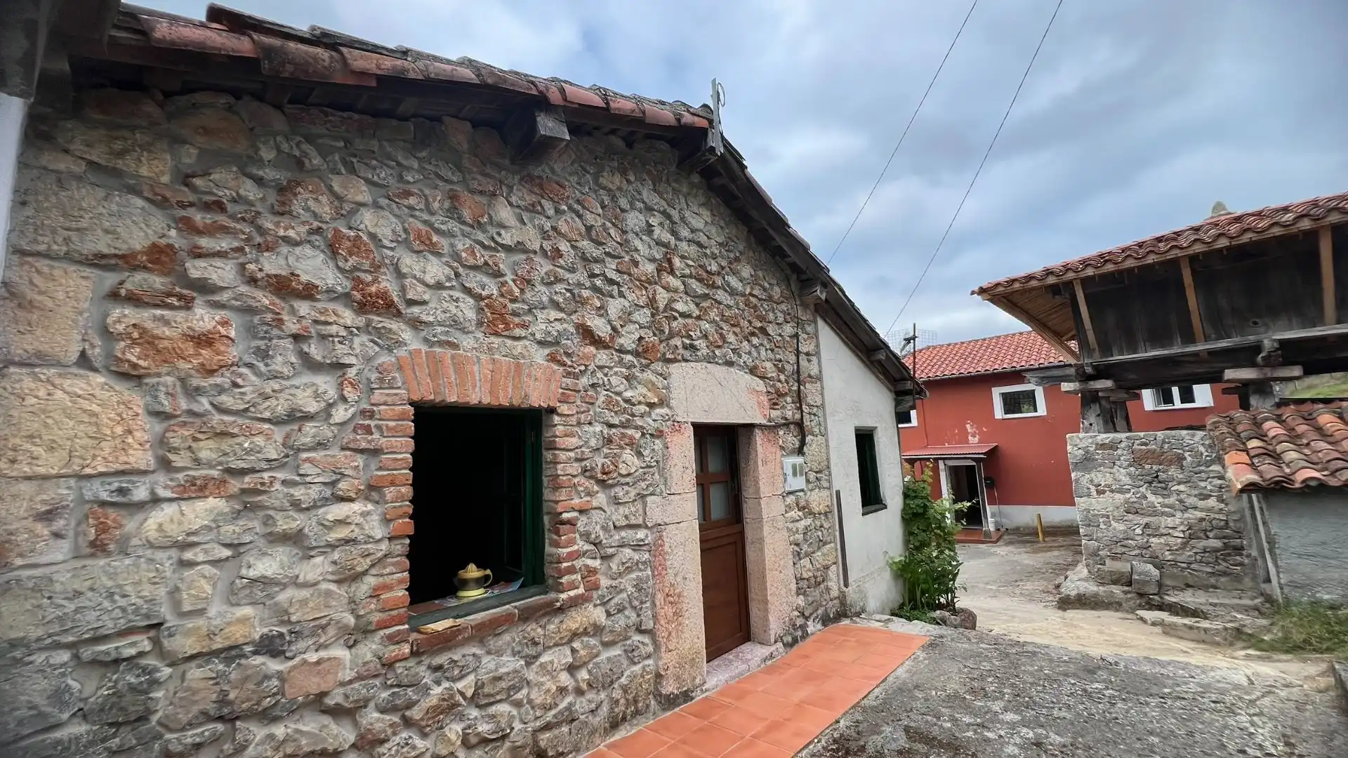 Vista exterior de Casa o xalet en venda en Cangas de Onís amb Jardí privat i Traster
