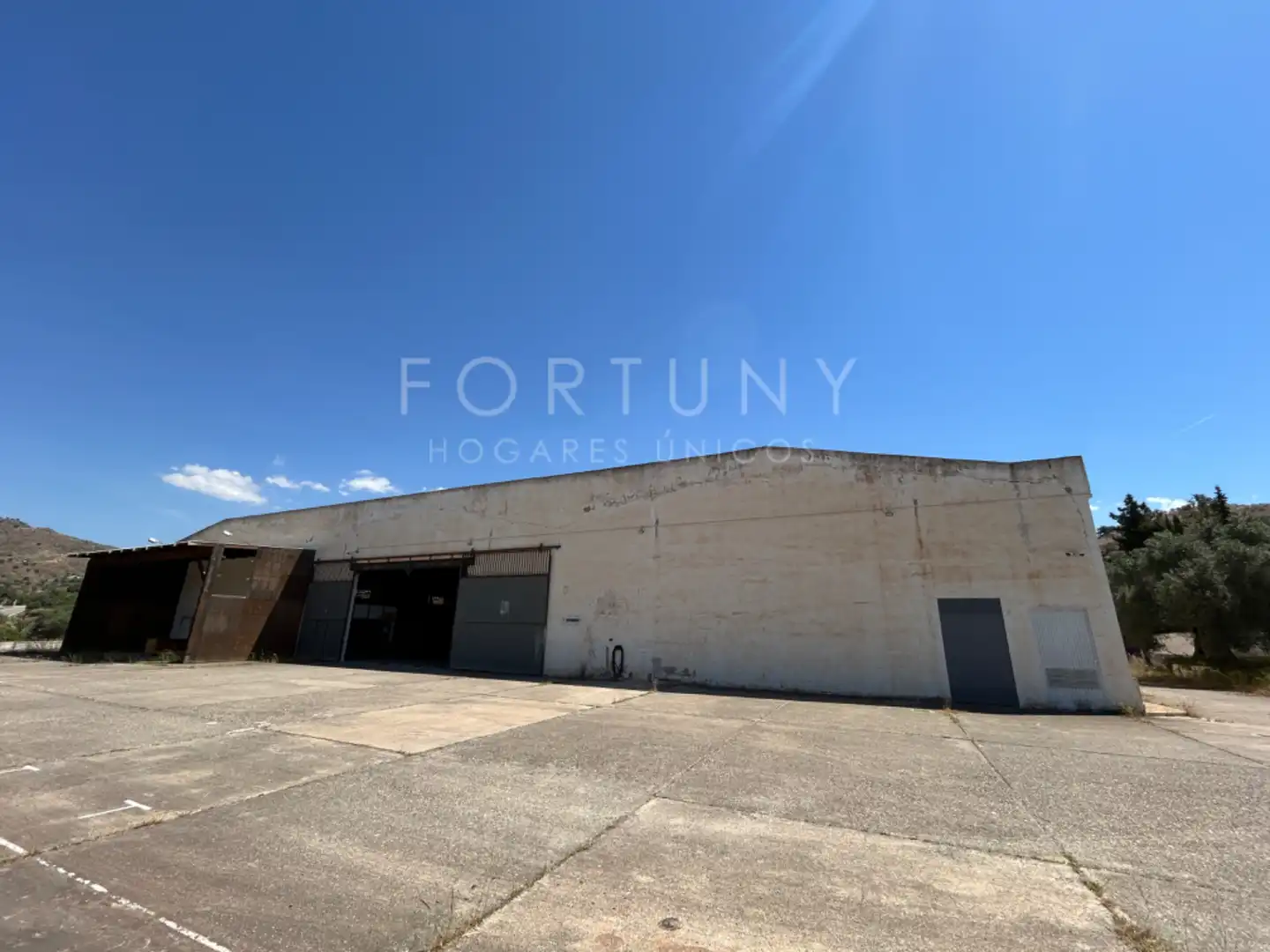 Vista exterior de Nave industrial en venta en Málaga