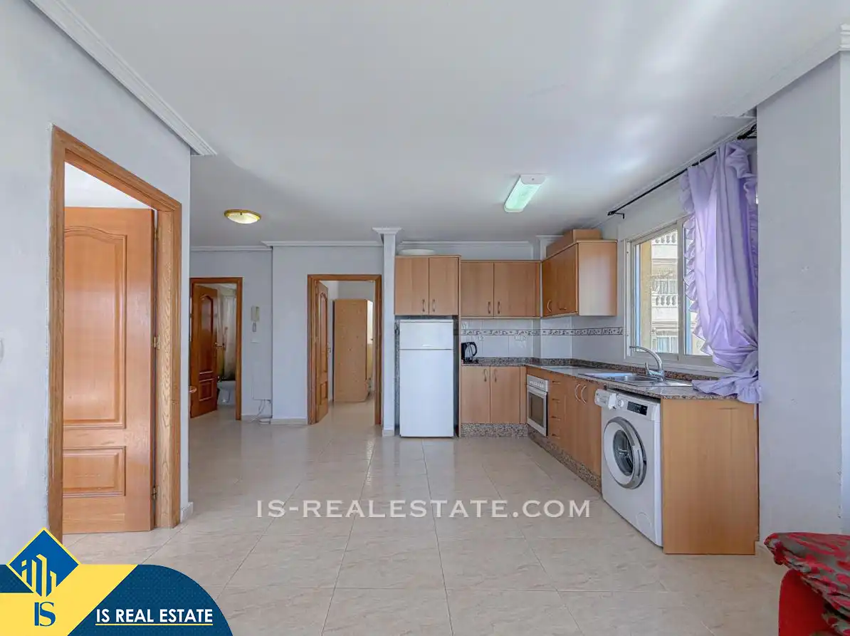 Cuina de Apartament en venda en Torrevieja amb Calefacció, Moblat i Forn