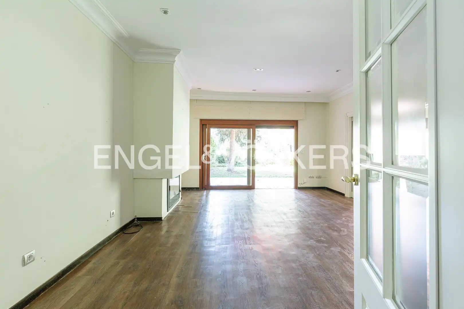 Sala d'estar de Casa adosada de lloguer en Boadilla del Monte amb Calefacció, Jardí privat i Parquet