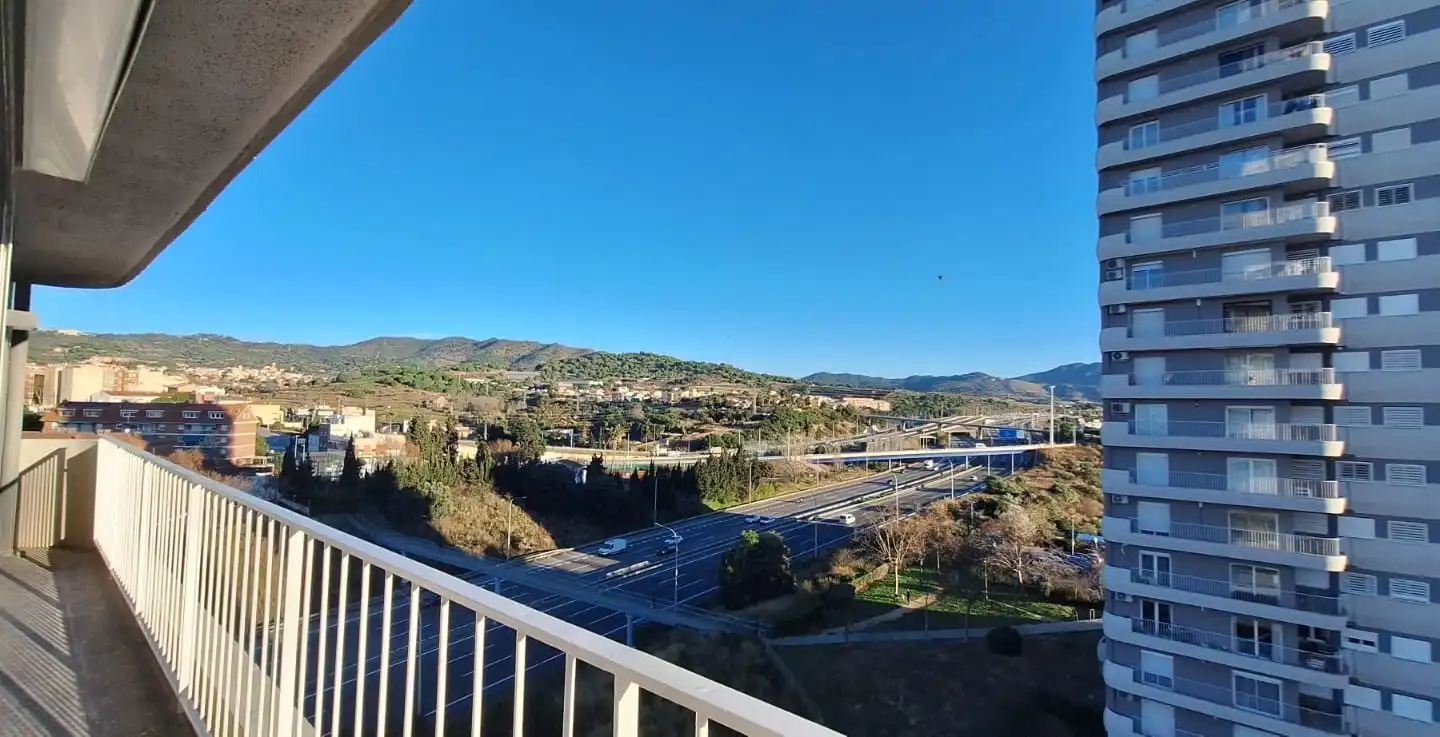 Vista exterior de Piso en venta en Montgat con Calefacción, Parquet y Horno