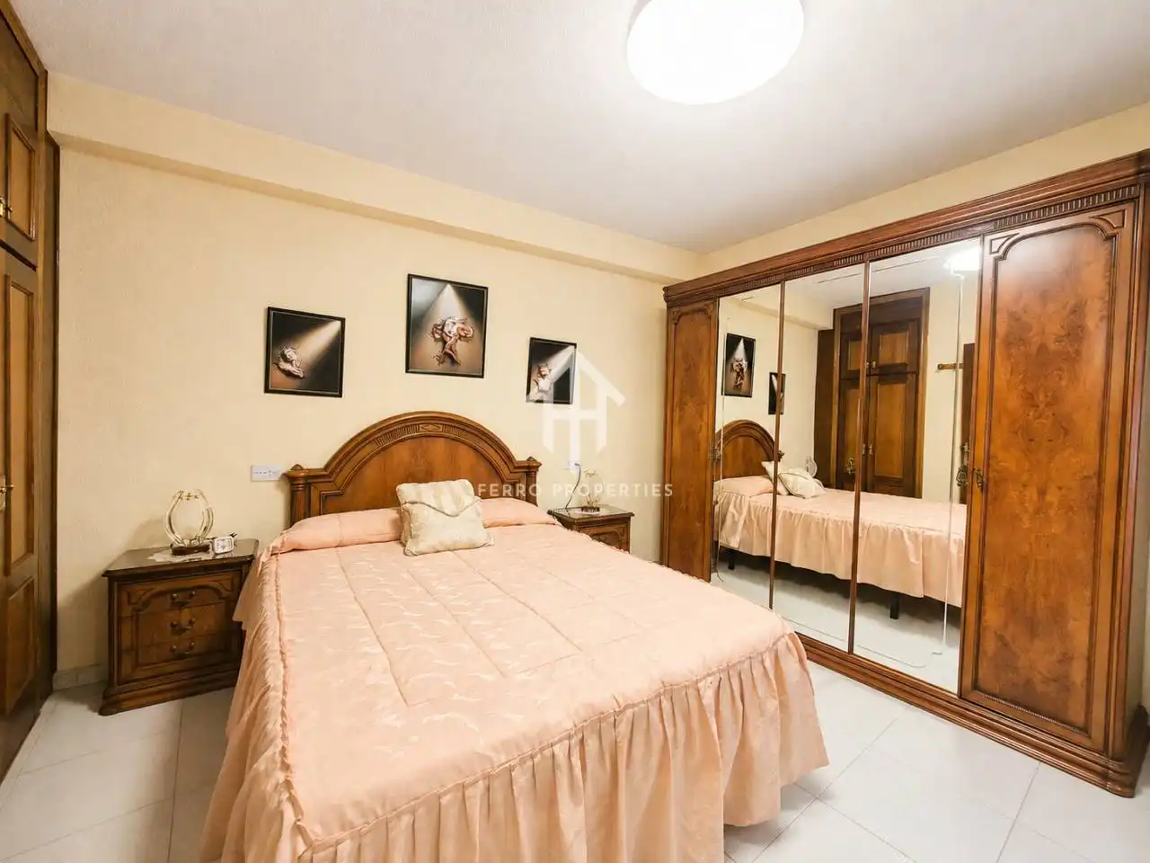 Dormitori de Pis de lloguer en Loja amb Aire condicionat i Moblat