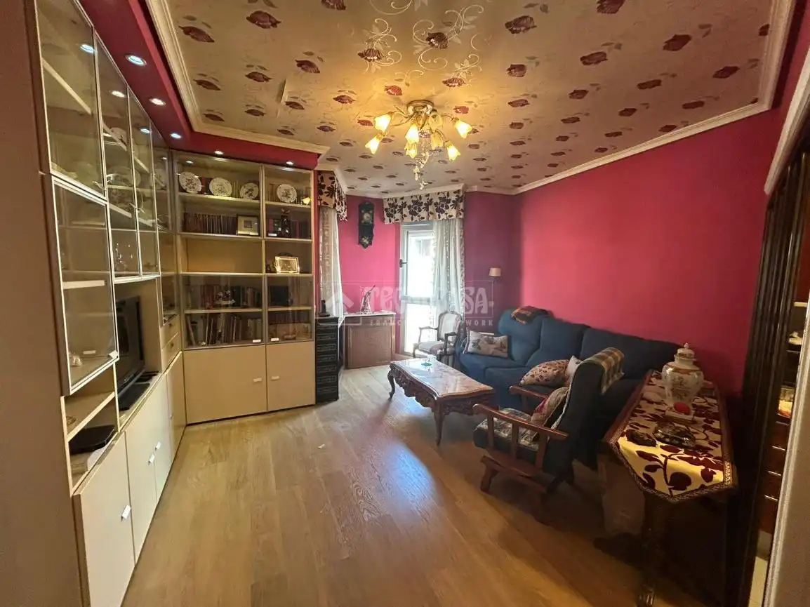 Sala de estar de Piso en venta en  Madrid Capital con Calefacción y Piscina comunitaria