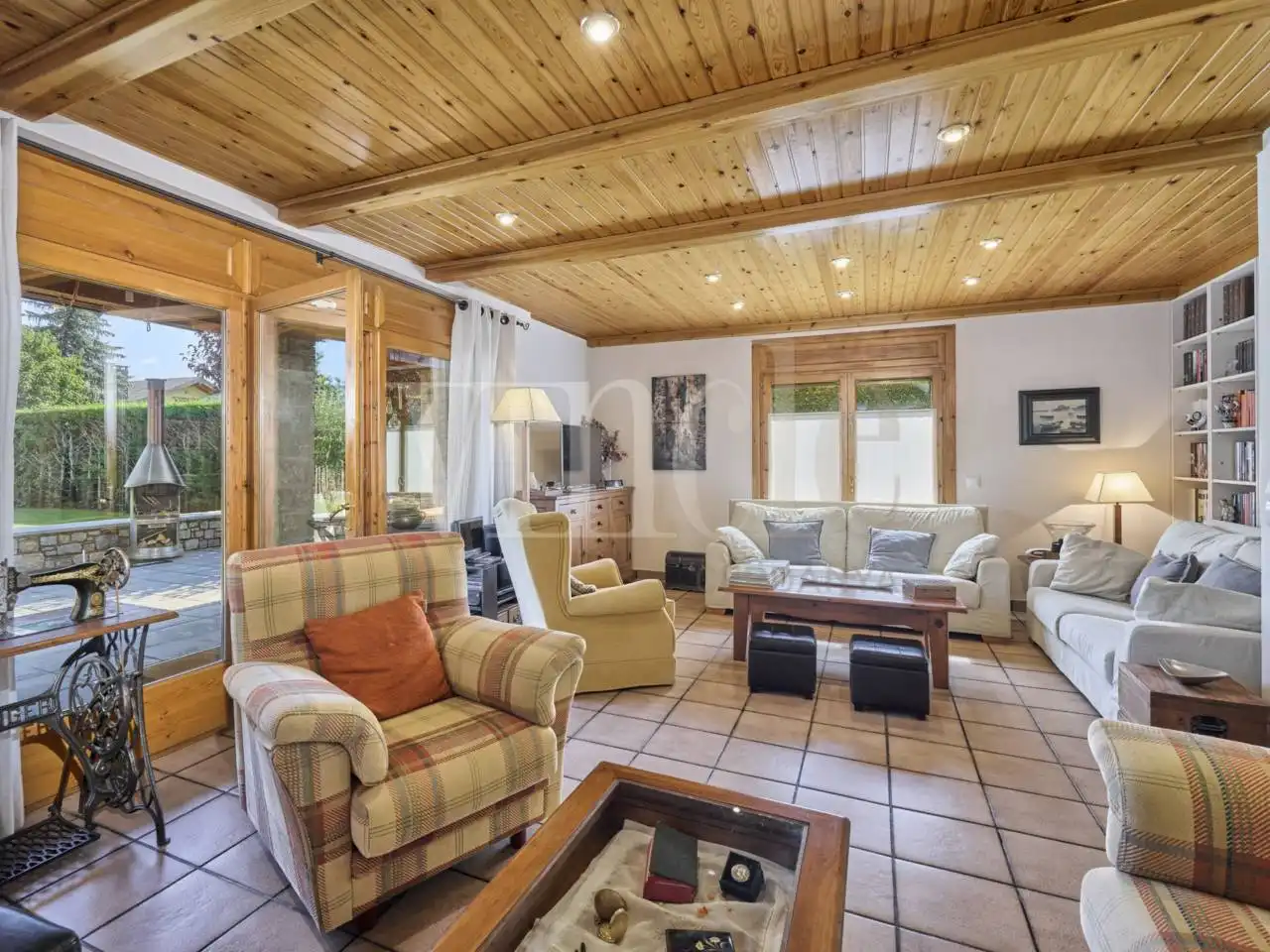 Sala de estar de Casa o chalet en venta en Puigcerdà con Calefacción, Jardín privado y Parquet