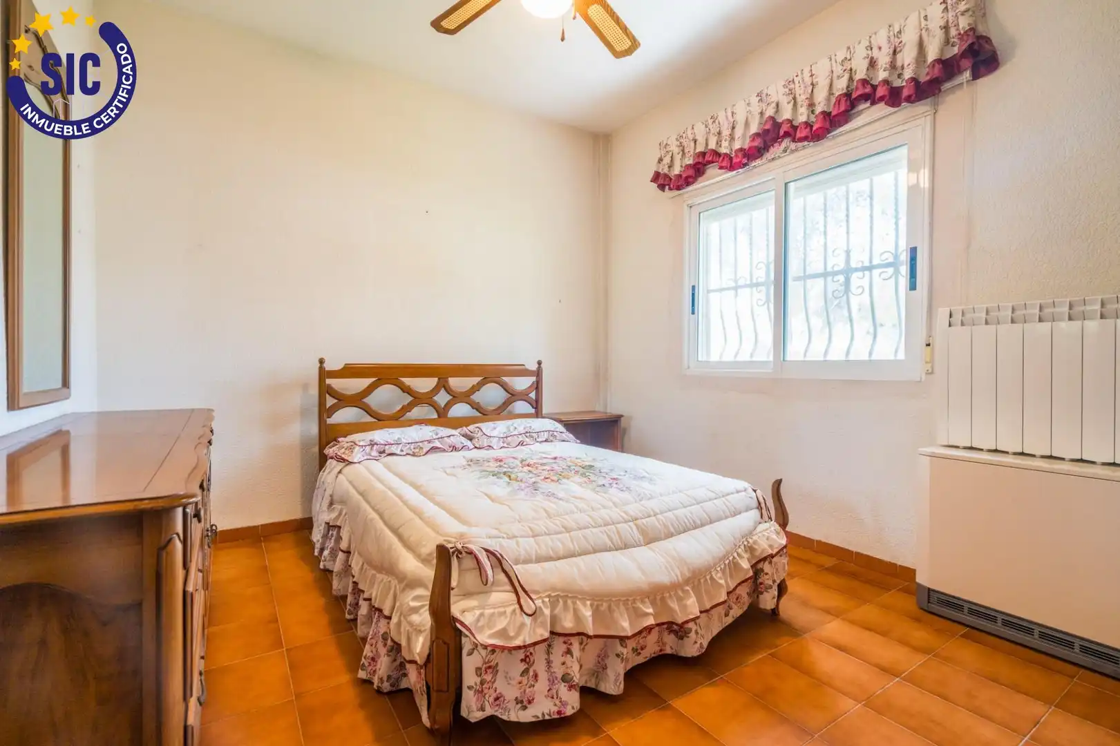 Habitación de Casa o chalet en venta en Serra con Aire acondicionado, Calefacción y Jardín privado