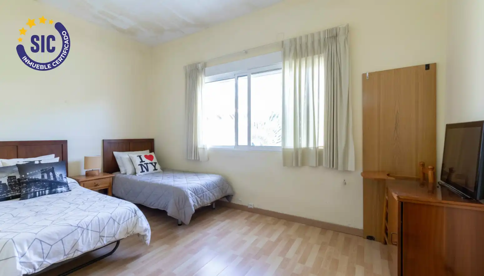 Habitación de Casa o chalet en venta en Torrent con Aire acondicionado, Jardín privado y Terraza