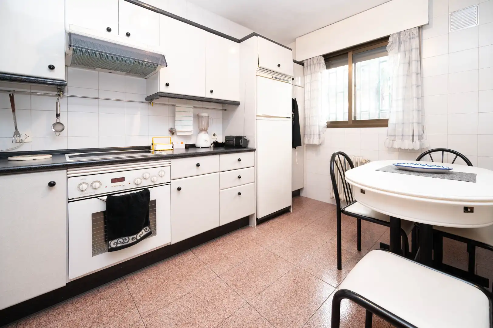 Cocina de Casa adosada en venta en Madrid con Jardín privado