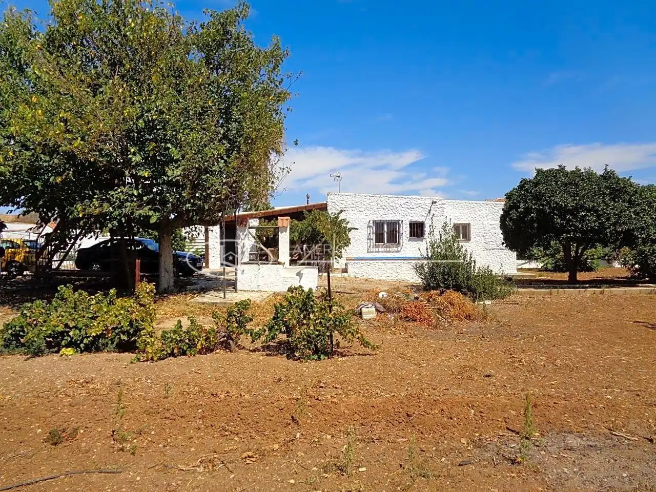 Vista exterior de Casa o xalet en venda en Chiclana de la Frontera amb Jardí privat i Piscina
