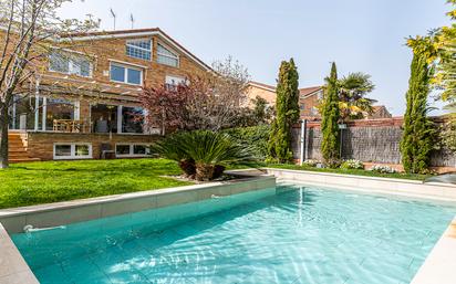 Swimming pool of Single-family semi-detached for sale in Villanueva de la Cañada  with Air Conditioner and Swimming Pool
