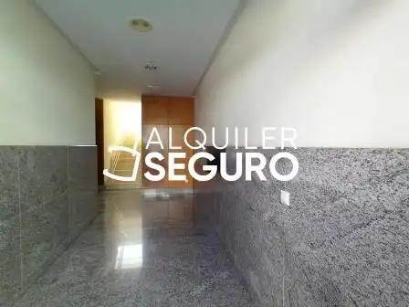 Piso de alquiler en Oleiros con Calefacción, Trastero y Amueblado