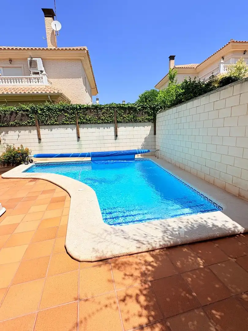 Piscina de Casa o xalet en venda en Petrer amb Aire condicionat, Calefacció i Jardí privat