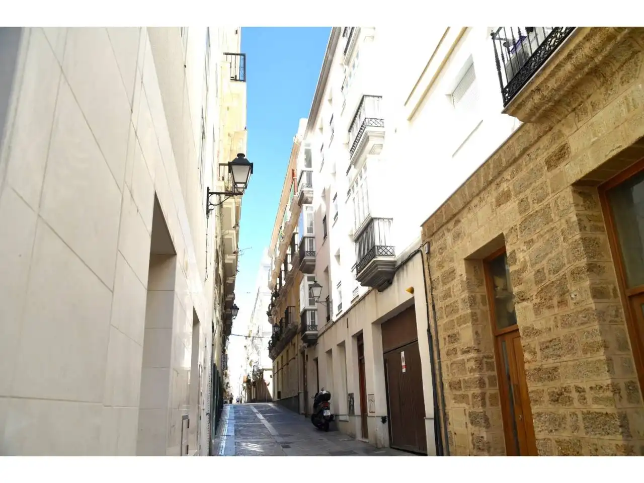Vista exterior de Pis de lloguer en Cádiz amb Moblat