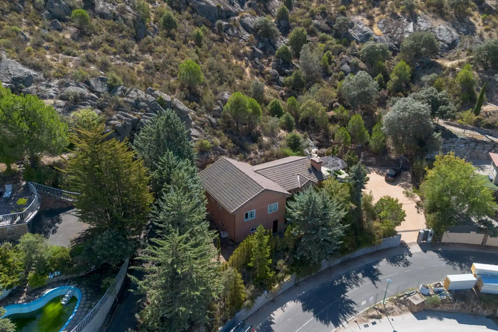 Vista exterior de Casa o xalet en venda en Collado Villalba amb Calefacció, Jardí privat i Piscina comunitària