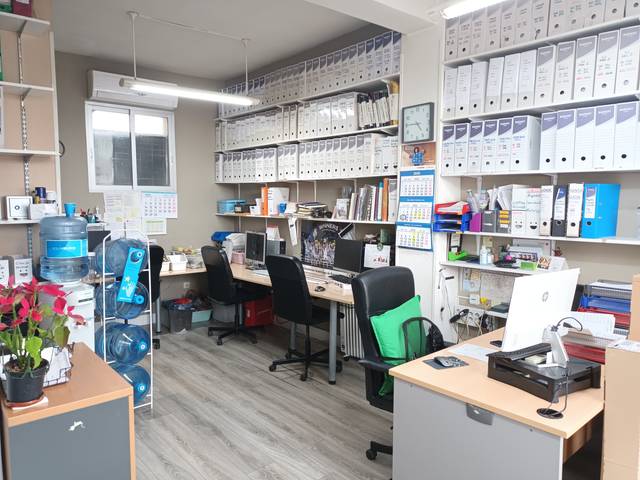 Local comercial en Venta en Calle de Artajona en Valdezarza