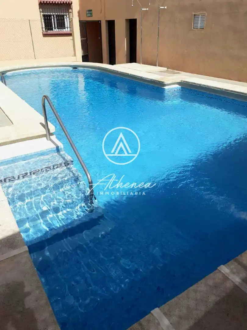Schwimmbecken von Wohnung zum Verkauf in Roquetas de Mar mit Klimaanlage, Heizung und Abstellraum