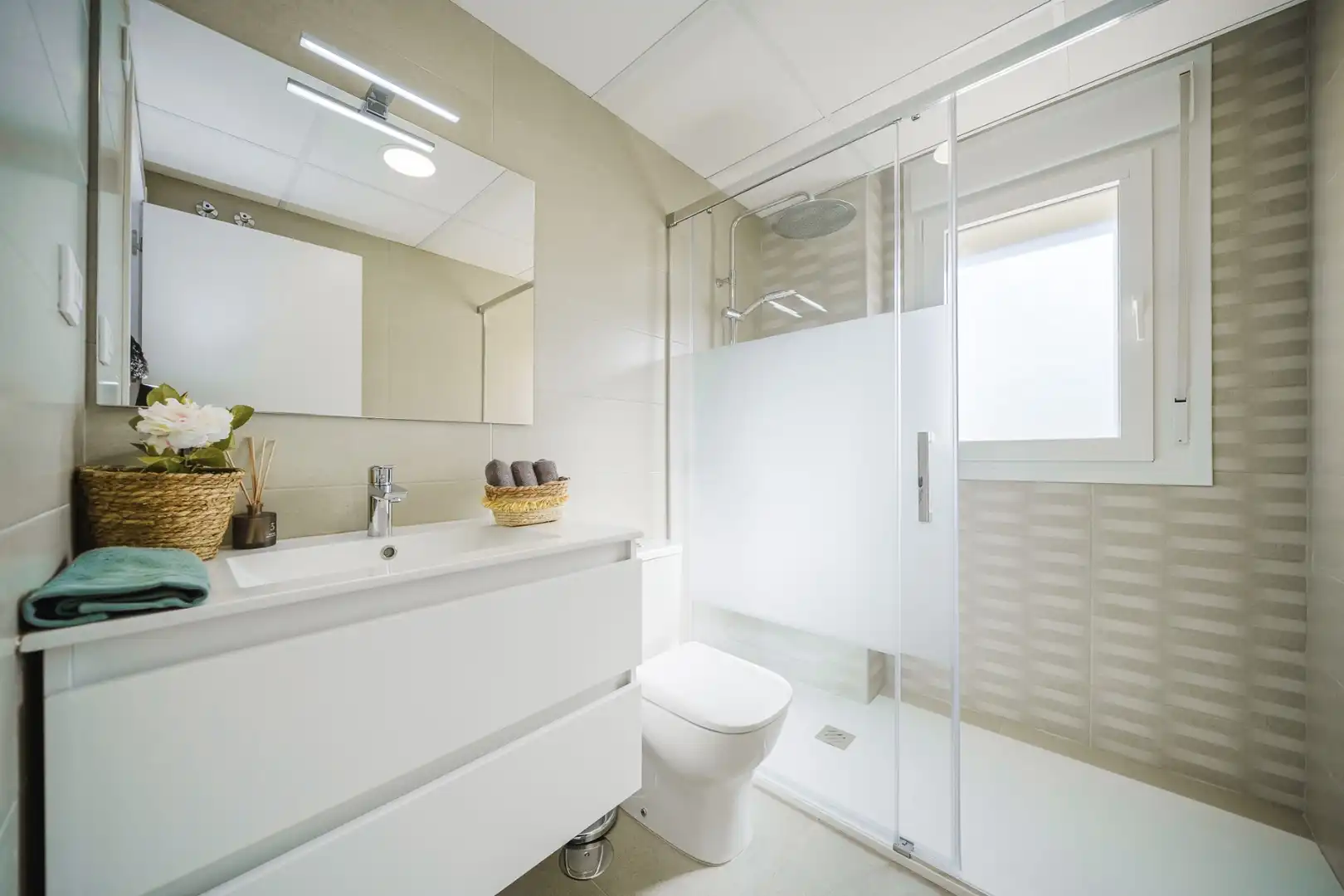Bany de Apartament en venda en La Manga del Mar Menor amb Aire condicionat, Terrassa i Piscina