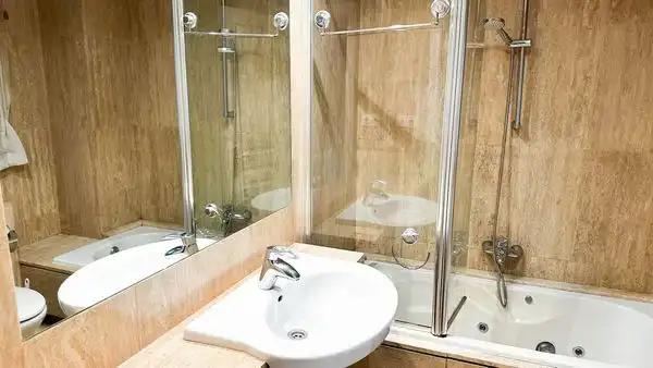 Baño de Piso de alquiler en Madrid con Aire acondicionado, Jardín privado y Trastero
