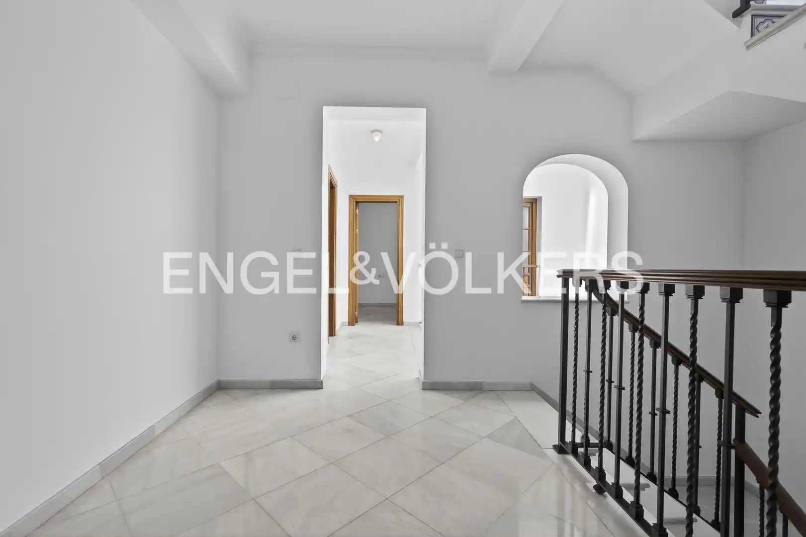 Houses for sale in Osuna  with Air Conditioner and Heating