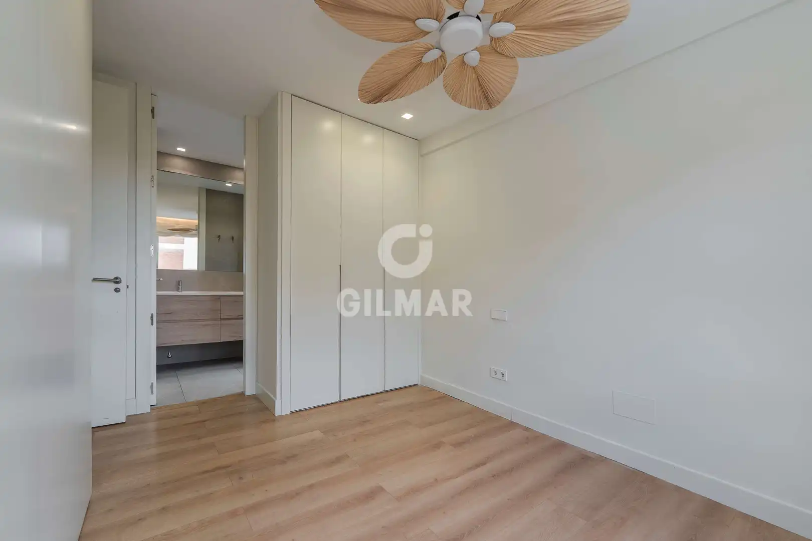 Habitación de Piso en venta en Madrid con Calefacción y Balcón