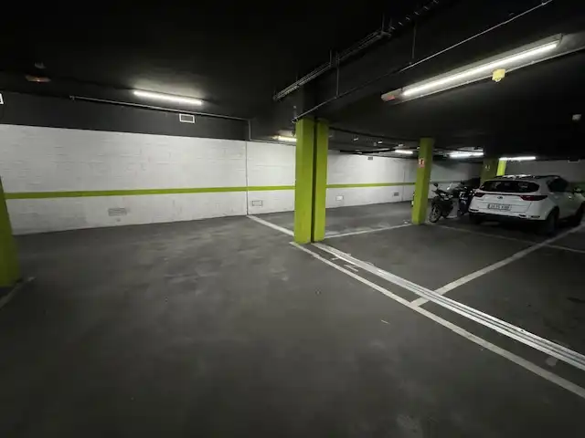 Einzelparkplatz mit Aufzug zum Verkauf in Passatge de la Diputació