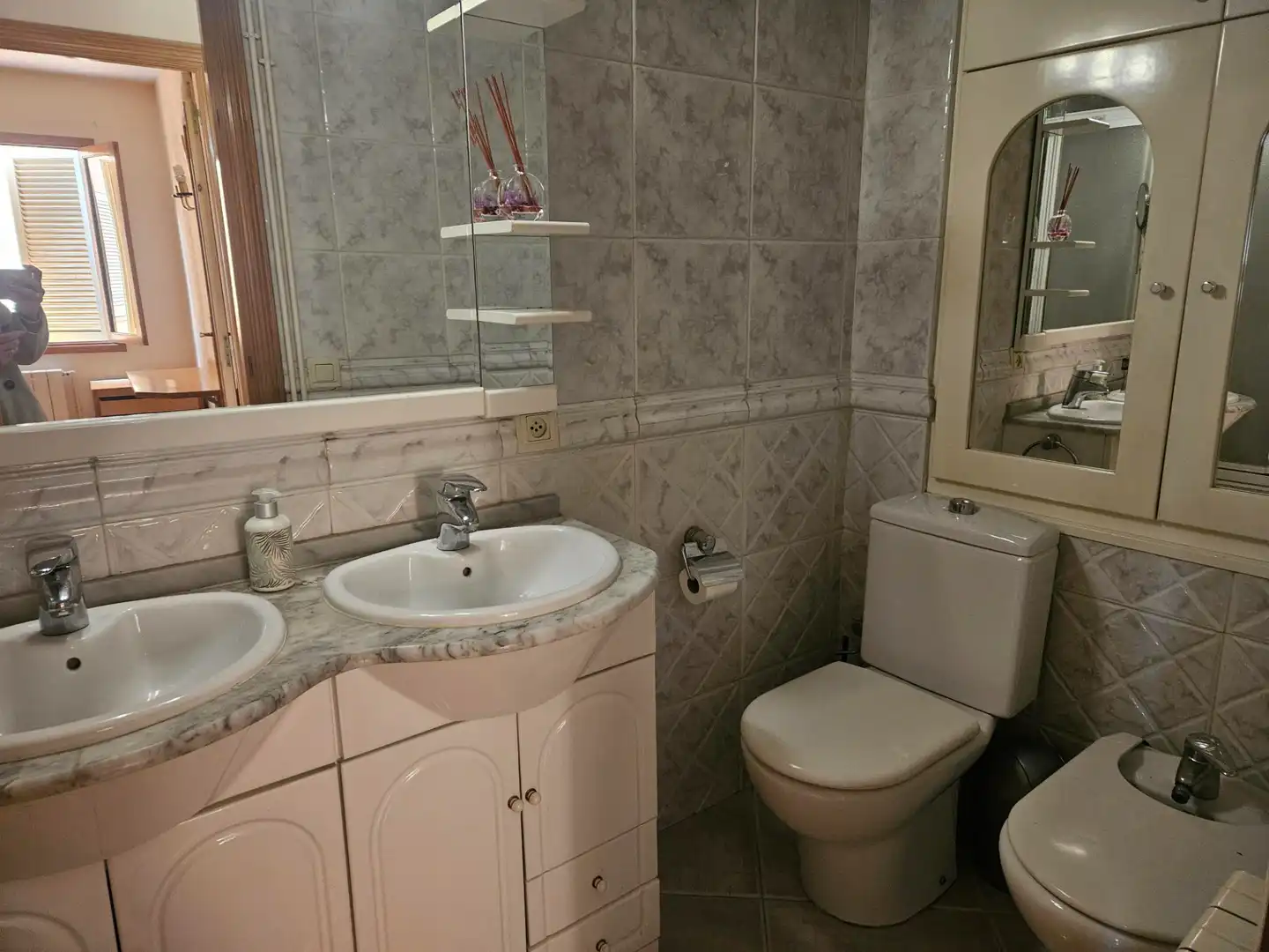 Baño de Piso en venta en  Palma de Mallorca con Aire acondicionado, Calefacción y Amueblado