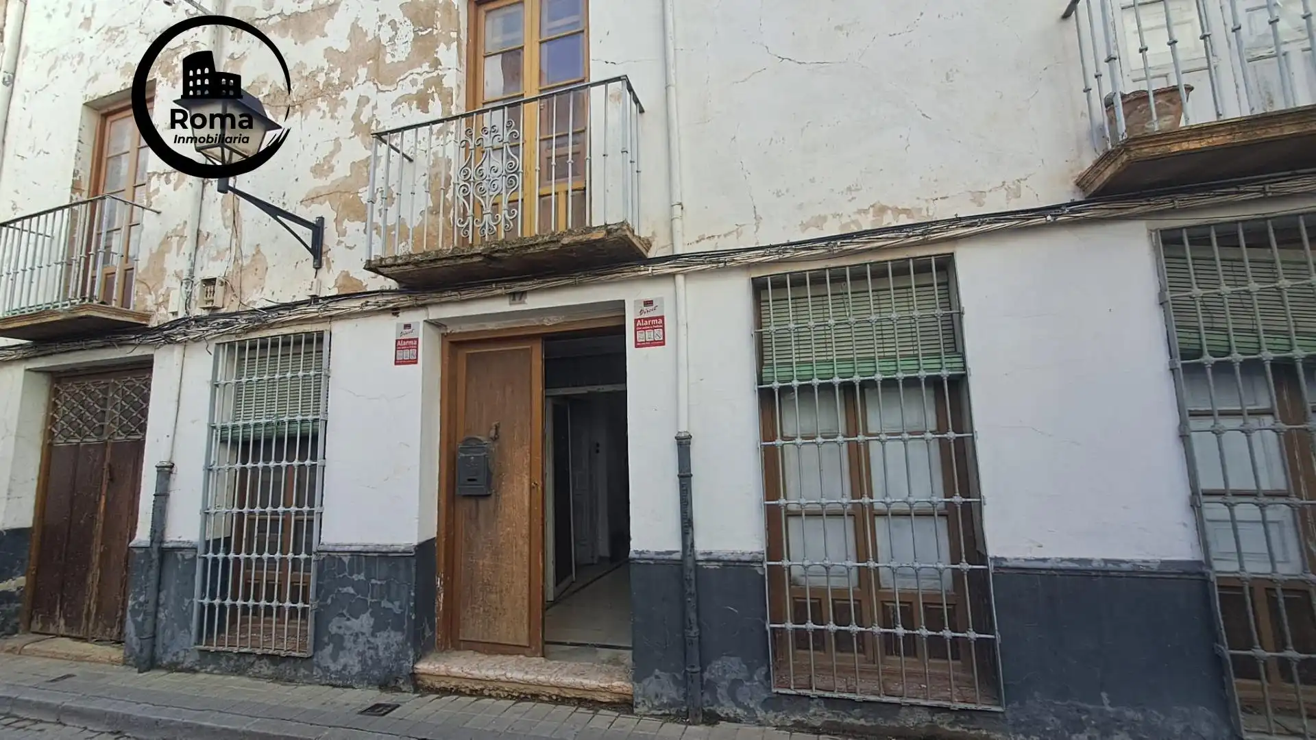Vista exterior de Casa adosada en venda en Loja amb Terrassa