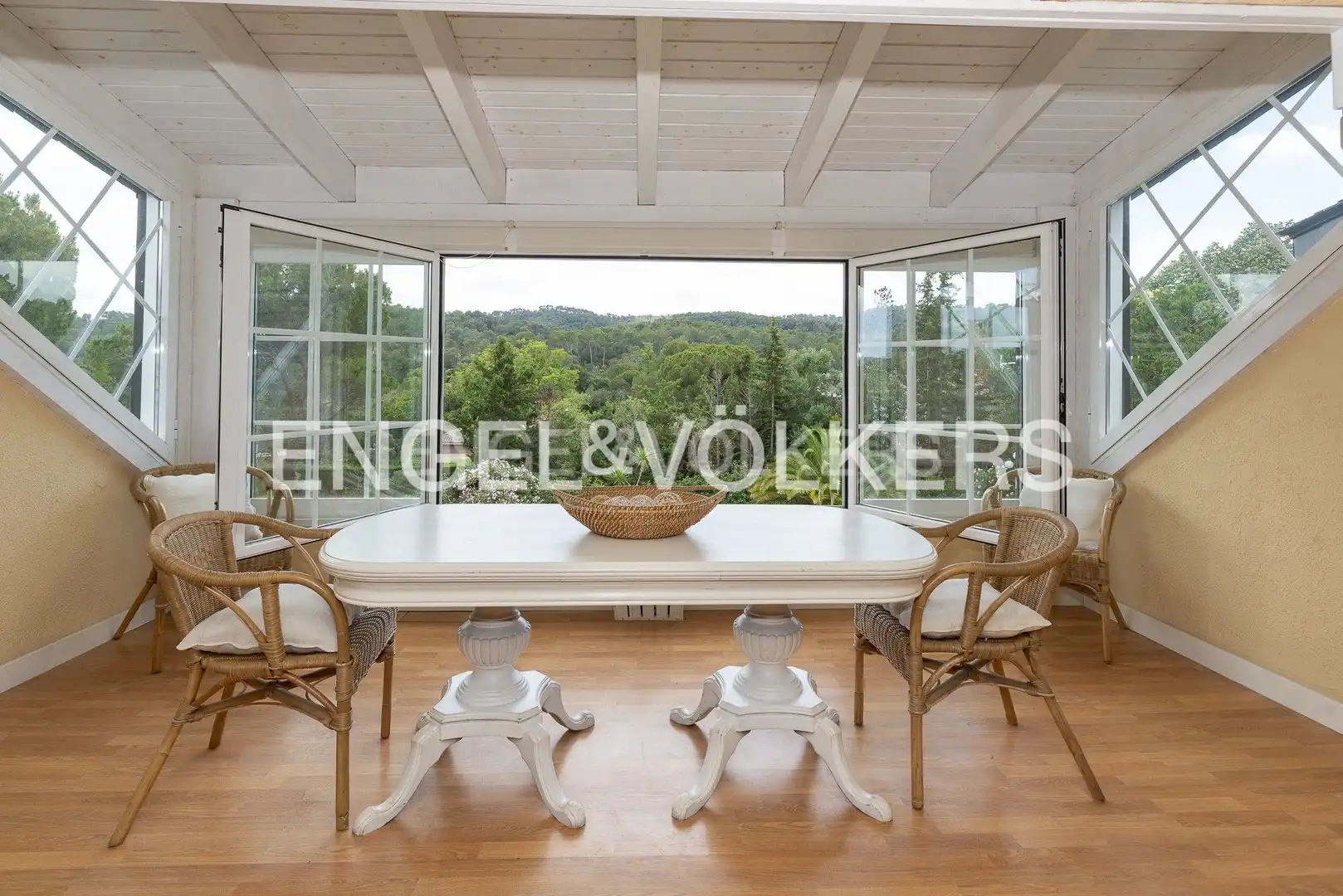 Comedor de Casa o chalet en venta en Sant Cugat del Vallès con Aire acondicionado, Calefacción y Jardín privado