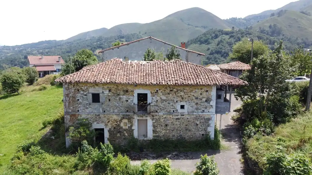 Adossat en venda a Piloña
