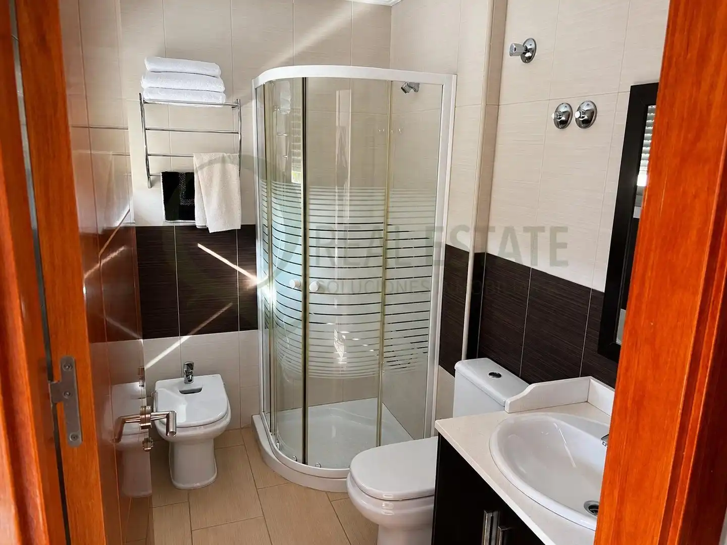Baño de Piso de alquiler en El Campello con Aire acondicionado, Jardín privado y Terraza