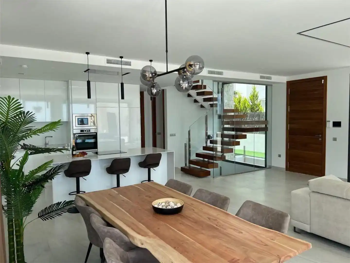 Comedor de Casa o chalet de alquiler en Benidorm con Aire acondicionado, Jardín privado y Trastero
