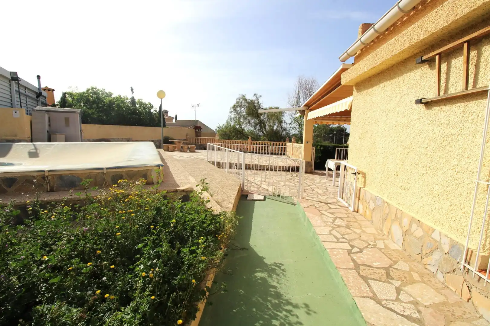 Vista exterior de Casa o chalet en venta en Alicante / Alacant con Aire acondicionado, Terraza y Piscina