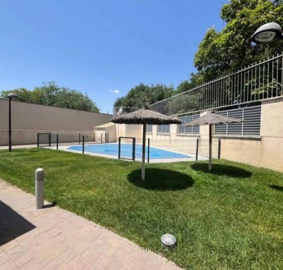 Schwimmbecken von Wohnung zur Miete in Ciudad Real mit Klimaanlage, Terrasse und Möbliert