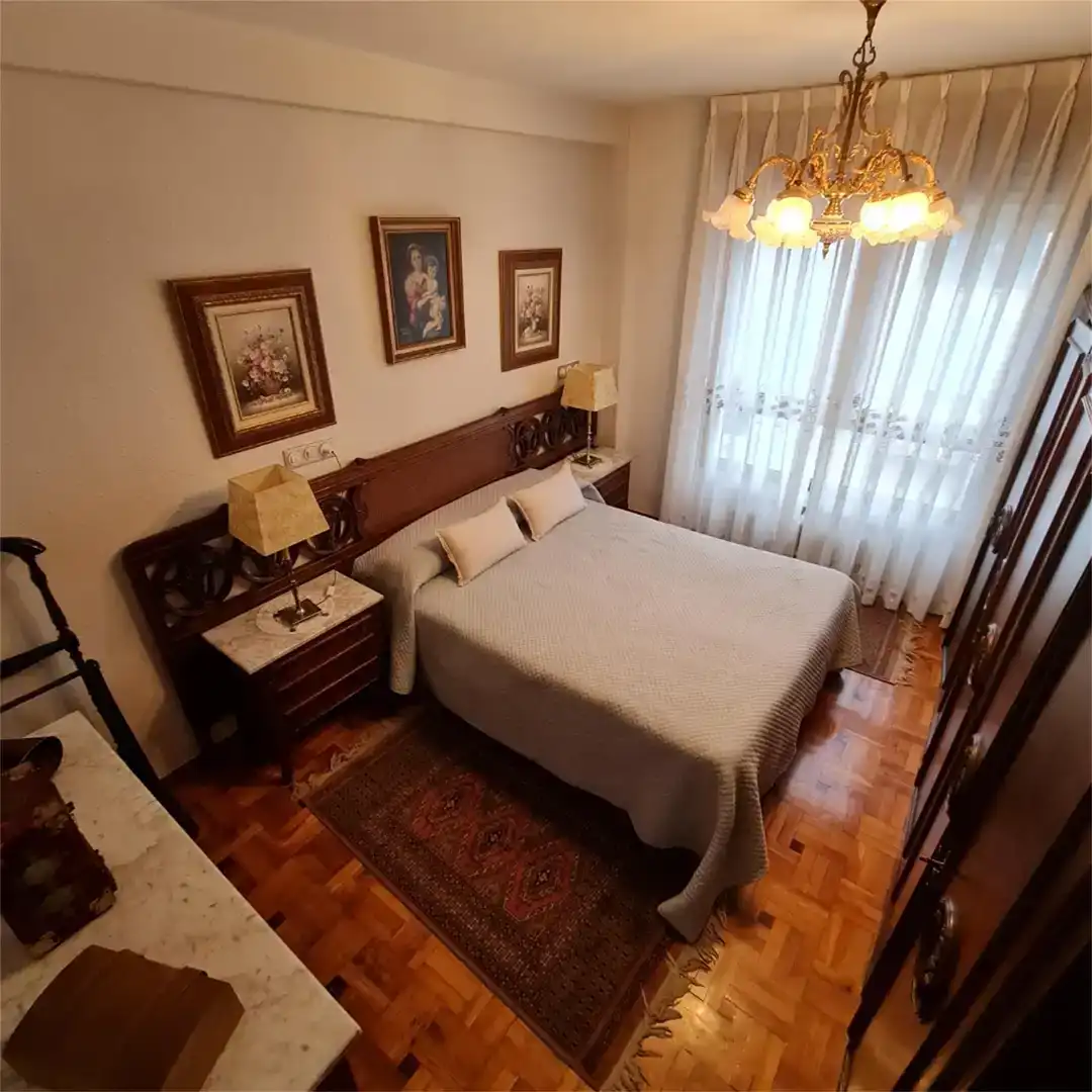 Dormitori de Pis en venda en Oviedo 
