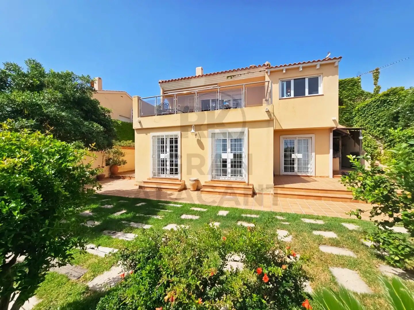 Vista exterior de Casa o xalet en venda en Santa Pola amb Aire condicionat, Calefacció i Jardí privat