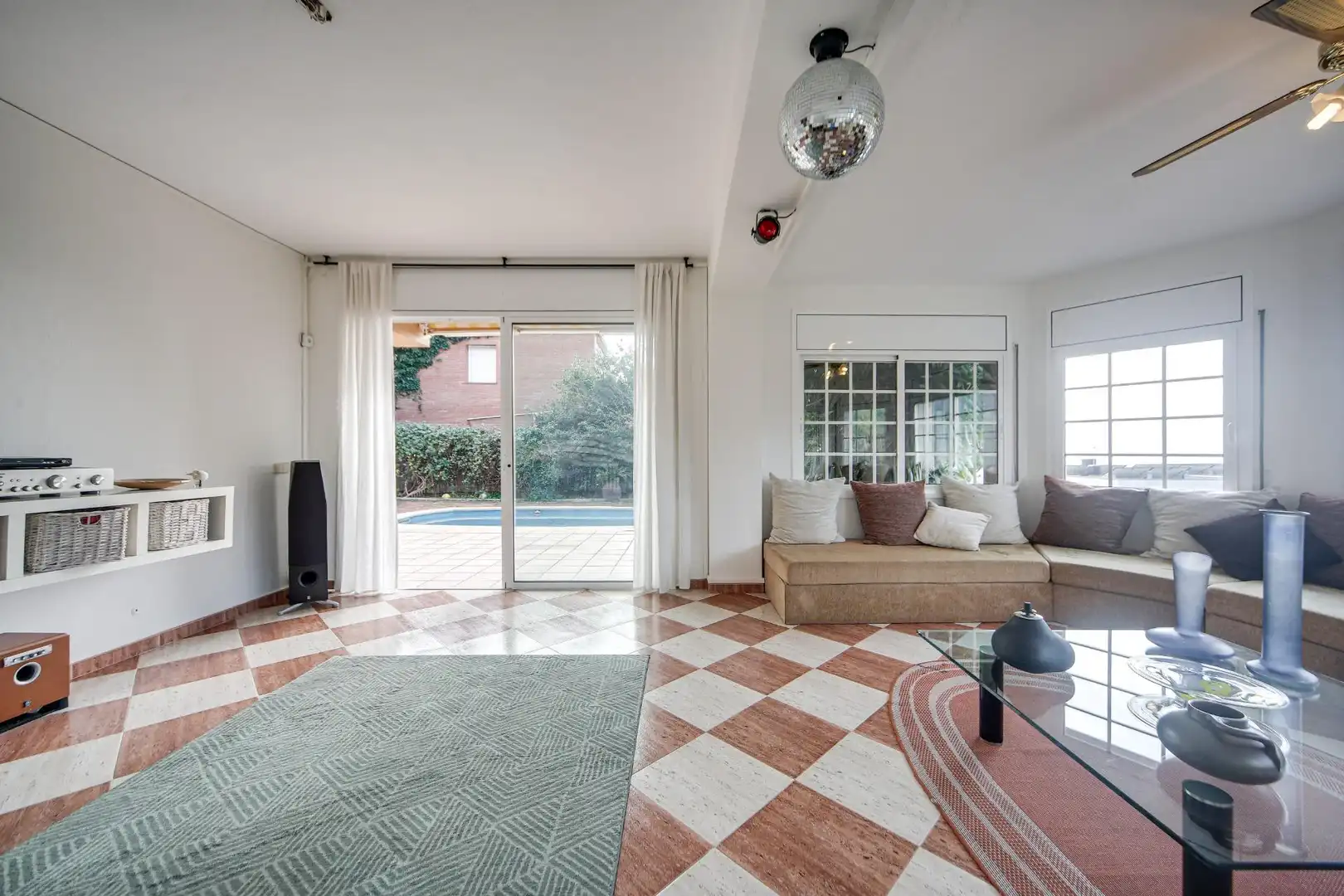 Sala d'estar de Casa o xalet en venda en Caldes de Montbui amb Aire condicionat, Calefacció i Jardí privat