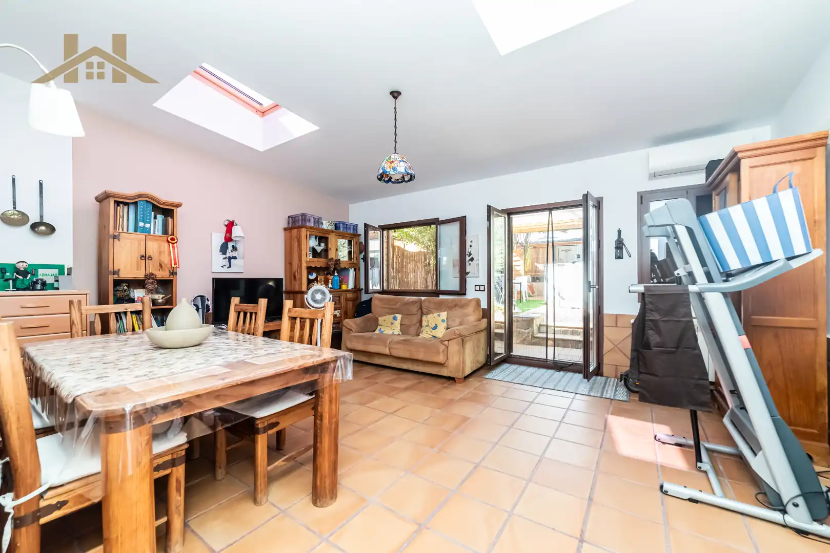 Sala de estar de Casa adosada en venta en Ciempozuelos con Aire acondicionado, Calefacción y Jardín privado