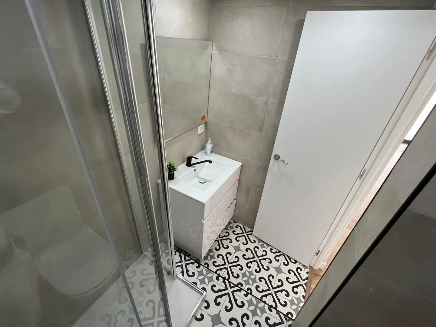 Bathroom of Ground floor for sale in Barcelona  with Heating