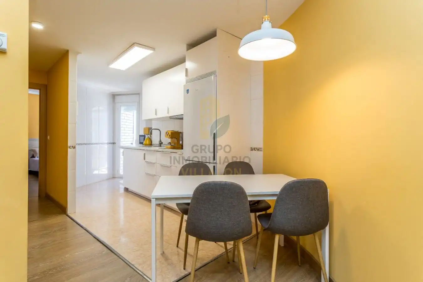 Cocina de Piso en venta en Valencia de Don Juan con Calefacción, Parquet y Terraza