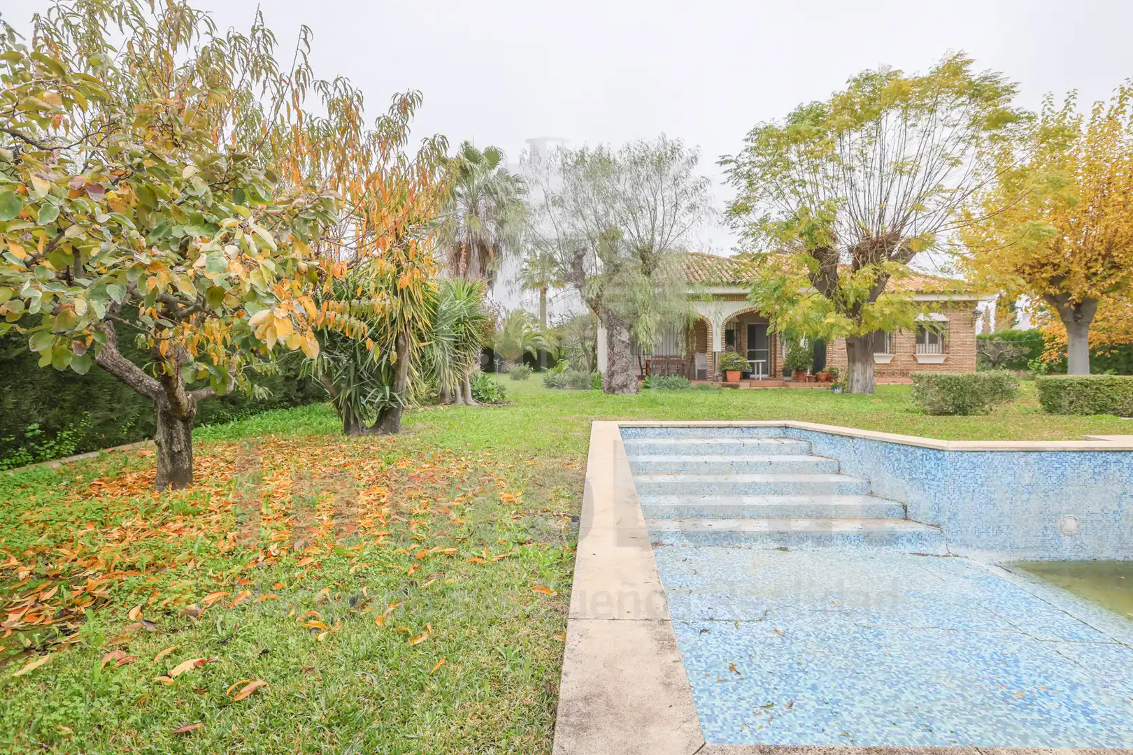 Garden of Houses for sale in Espartinas  with Air Conditioner, Heating and Private garden