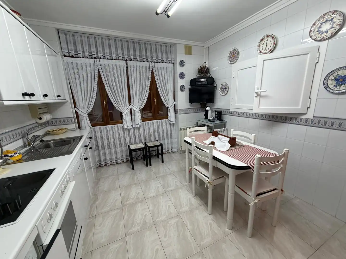 Cuina de Casa adosada en venda en Zorraquín amb Calefacció, Jardí privat i Traster