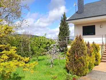 Detached house with garden for sale in Calle San Lázaro 30