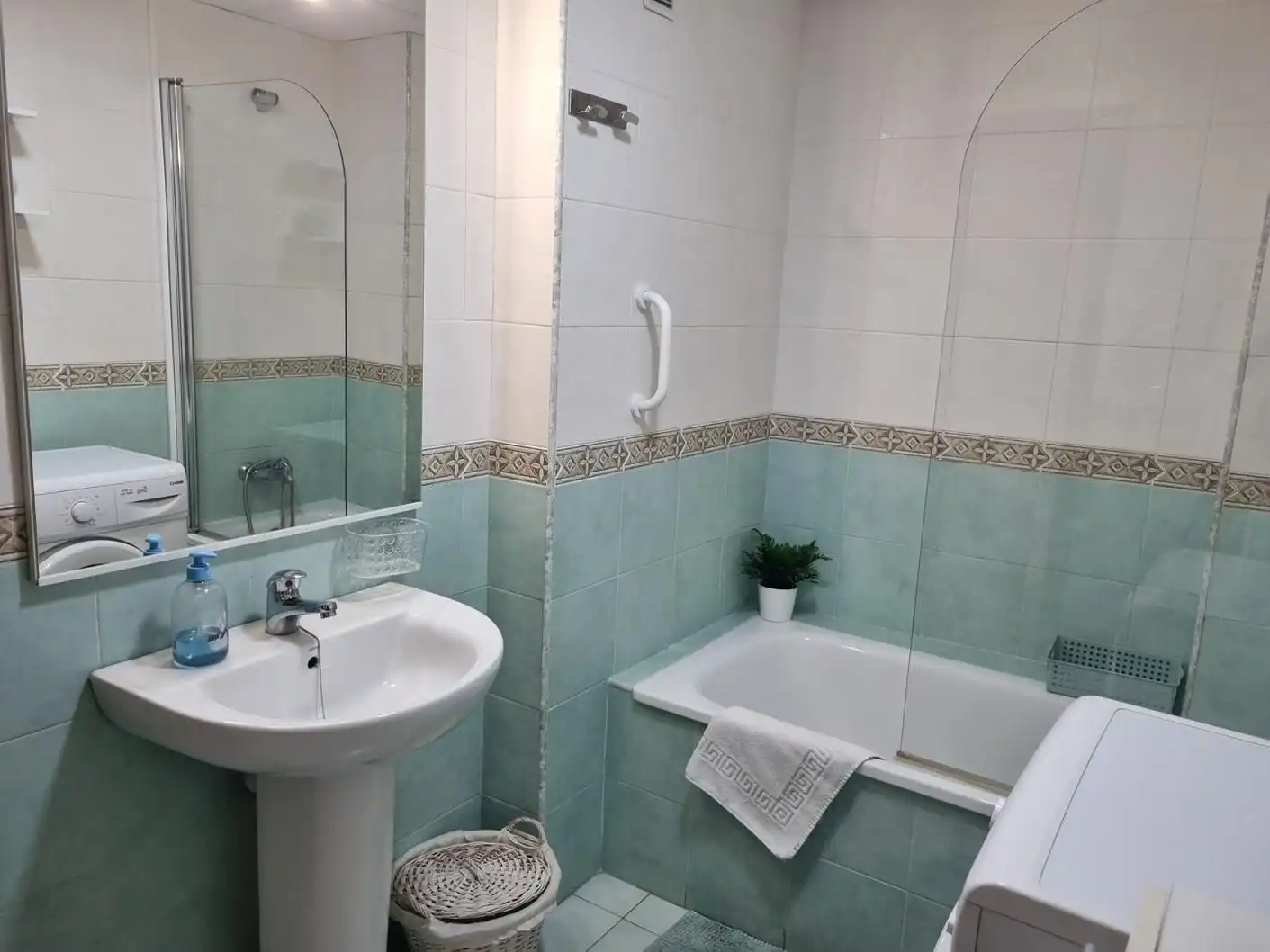 Baño de Apartamento de alquiler en Torrox con Aire acondicionado, Calefacción y Amueblado