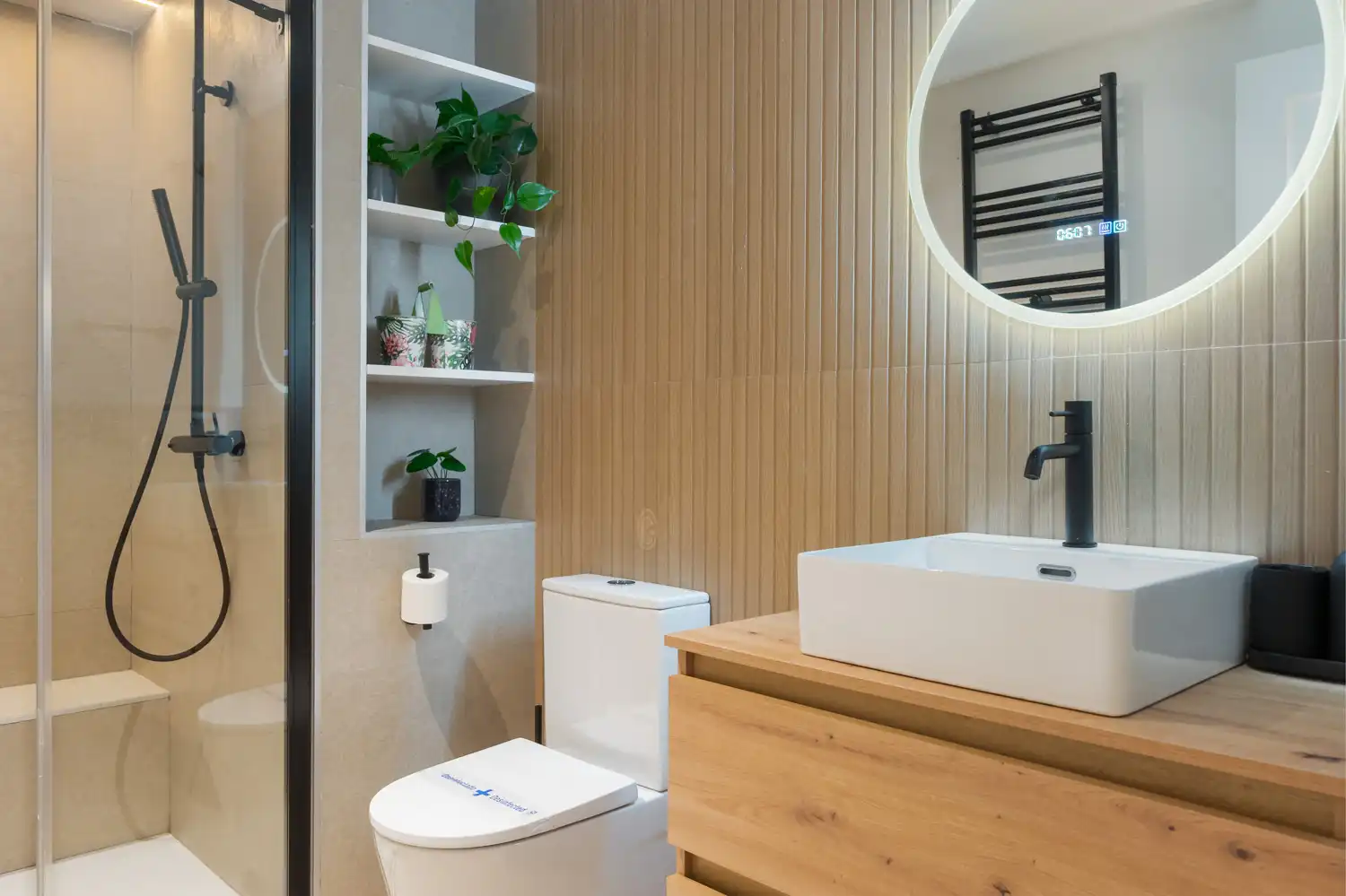 Baño de Apartamento en venta en Sevilla con Aire acondicionado, Calefacción y Amueblado